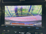 【バックカメラ】駐車時に後方がリアルタイム映像で確認できます。大型商業施設や立体駐車場での駐車時や、夜間のバック時に大活躍!運転スキルに関わらず、今や必須となった装備のひとつです!