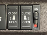【両側パワースライドドア】スマートキーや運転席のスイッチで後席両側スライドドアの開閉が可能♪電動だから力を入れてドアを開ける必要が無く、小さなお子様でも簡単に開け閉めでき快適です♪