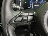 ステアリングには運転中でも簡単に操作できる各種スイッチついてます