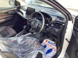 運転席には、シートにサイドエアバッグを装備して、更なる安全に一役買ってます。