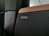 【MERIDIANサラウンドサウンドシステム】英国の高級オーディオブランド「MERIDIAN」のサラウンドサウンドシステムです。スピーカーの数が12個から18個まで増えており、より上質な室内空間を演出してくれます。