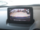 バックカメラを標準装備。駐車場などでの取り回しもスムーズに行っていただけます。