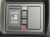 【パワースライドドア】スマートキーや運転席のスイッチでスライドドアの開閉が可能♪電動だから力を入れてドアを開ける必要が無く、小さいお子様でも、重い荷物を持っている時もラクに開け閉めできます♪