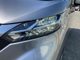 【LEDヘッドライト】悪天候や夜間走行時も良好な視界を確保し安心して運転できる高輝度LEDヘッドライトを装備!