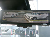 インテリジェントルームミラー、後方がカメラの映像で見れるので視界くっきり、車内に障害物があっても関係ありません。普通のバックミラーとも切りかえが出来ます。
