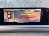 狭い場所での駐車やすれ違いなどでより的確な運転操作に役立つ360&deg;ビューモニターが装備されています。