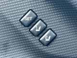 【メモリー機能付きパワーシート】ドライバーごとに設定したシート位置を記憶して、ボタン一つで切り替えできる便利な機能!運転する方が複数名いらっしゃるご家庭におすすめです♪