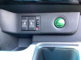 【eコンスイッチ】低燃費運転をサポートするECONモード。スイッチをONすると、エンジンやトランスミッション、A/Cなどを協調制御し、燃費の向上に貢献。エコドライブの効果を高めます。