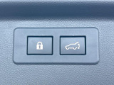 【パワーバックドア】スマートキーや運転席のボタンを押すだけでリアゲートが自動で開閉します!荷物を持っている時や、高い位置にあるバックドアを閉める際に便利な機能です♪