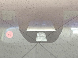 【シティブレーキアクティブシステム】低速走行中に前方の車両等を認識し、衝突しそうな時は警報とブレーキで衝突回避と被害軽減をアシスト。より安全にドライブをお楽しみいただけます。