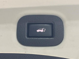 【パワーバックドア】スマートキーや運転席のボタンを押すだけでリアゲートが自動で開閉します!荷物を持っている時や、高い位置にあるバックドアを閉める際に便利な機能です♪