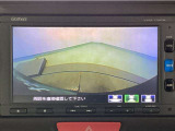 【バックカメラ】運転が苦手な方も車庫入れラクラクです!ギアをリバースに入れれば自動的に切り換わりますので、面倒な操作は不要です♪狭い駐車場もお車を傷つけず安心ですね!