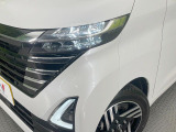 【LEDヘッドライト】悪天候や夜間走行時も良好な視界を確保し安心して運転できる高輝度LEDヘッドライトを装備!点灯速度が早く、消費電力も抑えられています。
