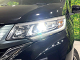 【LEDヘッドライト】悪天候や夜間走行時も良好な視界を確保し安心して運転できる高輝度LEDヘッドライトを装備!点灯速度が早く、消費電力も抑えられています。