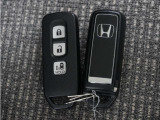◆スマートキー◆カギをバッグやポケットに入れたままでもドアロックの開閉ができる『スマートキー』付き!雨天や暗くなってもカギを取り出す必要がなくドアの開錠&エンジンも始動できます