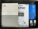 スマートキーは鍵をバッグに入れたままでもドアロックの開閉やエンジンのON・OFFができます。夜間や雨の日も鍵を探さなくて良いので便利です。