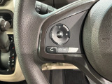 ステアリングにオーディオ操作スイッチが付いています。オーディオ画面に直接タッチしなくても操作が出来ますので、運転に集中できます。