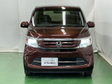 車の個性が最も現れるフロントデザイン。バランスの取れたフォルムは飽きが来ず、毎日のドライブを誇らしい気持ちにさせてくれる美しさです