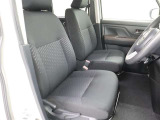 運転席・助手席です!非常に人気な車種となっております!