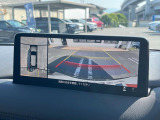 【360&deg;ビューモニター】専用のカメラにより、上から見下ろしたような視点で360度クルマの周囲を確認することができます☆死角部分も確認しやすく、狭い場所での切り返しや駐車もスムーズに行えます。