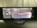狭い場所での駐車やすれ違いなどでより的確な運転操作に役立つ360&deg;ビューモニターが装備されています。