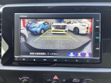 【リアカメラ】運転が苦手な方も車庫入れラクラクです!ギアをリバースに入れれば自動的にモニターが切り換わりますので、面倒な操作は不要です。狭い駐車場もお車を傷つけず安心です!