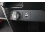 USBオーディオ用ソケットがついていますので携帯電話などを接続すれば音楽等の再生が可能です!
