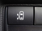 【片側電動スライドドアスイッチ】スマートキーや運転席のスイッチでスライドドアの開閉が可能♪電動なので力を入れてドアを開ける必要が無く小さいお子様でも、重い荷物を持っている時でもラクに開け閉めできます