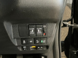 【リア両側パワースライドドア】リモコンなどで自動開閉。Hondaスマートキーを携帯していれば、軽い力で解錠とドアオープンが行えます。半ドア状態まで閉めると、自動的に全閉する機能付き。