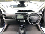シンプルで使いやすいコクピット。視界性もよく運転しやすいですよ。スイッチ類も使いやすい場所に配置されています。