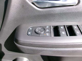 ドアミラーの鏡面の調節、格納は運転席からすべて操作できます!