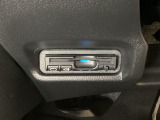 ハンドルの左下にETCがついています。高速道路の料金所の通過も楽々です。 カードの取り出しもしやすい場所についています。
