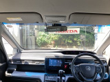フロントガラスが大きく、ワイドな視界で運転もしやすくなるように設定されています。