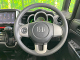インテリアに合わせたデザインのステアリングは、運転される方のことも考え、運転しやすい形状、大きさです。是非一度、実際に触ってお確かめください。