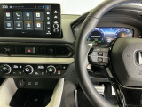 純正ディスプレイオーディオが装備されています。スマホとケーブルで連携するとアップルカープレイやアンドロイドオートなど便利なナビ機能が使えます。行き先検索は音声コマンドに話しかけるだけで検索できます