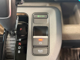 電子パーキングに加えてブレーキホールドシステムを装備しておりますので、信号待ちや踏み切り待ちでもブレーキを踏まずに停止できます!発進する際はアクセルを踏むだけですので渋滞時などはかなり楽ですね!