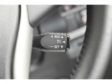 アクセルから足を離しても設定速度で走り続けてくれます。高速道路での長距離移動が楽になりますよ♪