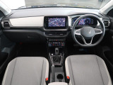 シンプルなデザインと一目でわかるスイッチの配置はPeoples Car=みんなの車という考えの現れです。各スイッチにはバックライトもついており、夜間でも安全に操作して頂けます。