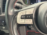 ステアリングにオーディオ操作スイッチが付いています。オーディオ画面に直接タッチしなくても操作が出来ますので、運転に集中できます。