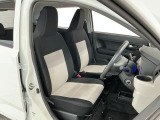 【運転席・助手席】内装ルームクリーニング済みです。しっかり綺麗にしていますので、是非、お確かめください。車に自信があるからこそ、是非一度ご来店頂き内外装も見てもらえると幸いです。