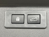 【パワーバックドア】スマートキーや運転席のボタンを押すだけでリアゲートが自動で開閉します!荷物を持っている時や、高い位置にあるバックドアを閉める際に便利な機能です♪