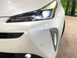 【LEDヘッドライト】悪天候や夜間走行時も良好な視界を確保し安心して運転できる高輝度LEDヘッドライトを装備!点灯速度が早く、消費電力も抑えられています。
