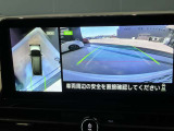 前後左右4つのカメラで、上から見たような映像をお届け、駐車時も安心、アラウンドビューモニター付(肉眼では確認し辛い左前の映像に切り替えることも可能です)。