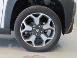 純正のアルミホイール装着車です。タイヤサイズは165/60R15です。
