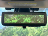 【スマートリヤビューミラー】後席の大きな荷物や同乗者で後方が確認しづらい時でも安心!カメラが撮影した車両後方の映像をルームミラー内に表示。クリアな視界で状況の確認が可能です!