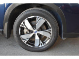 純正18インチアルミホイル/タイヤサイズは225/55R18です