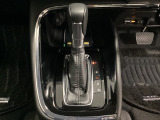 「e:HEV」は、モーター走行を中心にしながら電気エネルギーやエンジン動力を最も効率よく使い分けることができる賢いハイブリッドシステムです。サイドブレーキはスイッチ操作の電子制御パーキングブレーキです