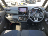 統一感のある広々とした運転席回り