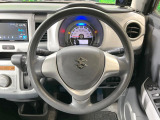 インテリアに合わせたデザインのステアリングは、運転される方のことも考え、運転しやすい形状、大きさです。是非一度、実際に触ってお確かめください。