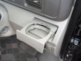 運転席と助手席にはドリンクホルダーがあります。取りやすい位置にありますからドライブも楽しくなりますね!